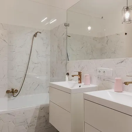 Amazing, Spacious In The Center! ワルシャワ