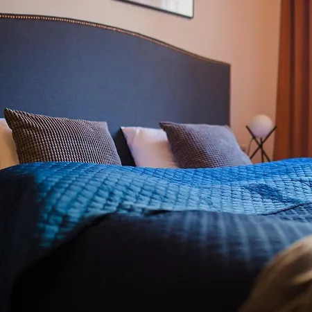 Amazing, Spacious In The Center! アパート