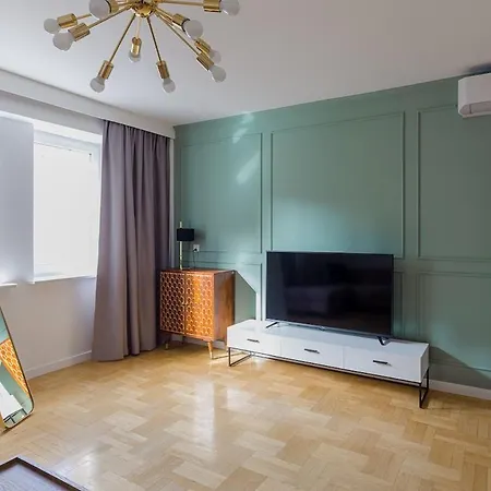 Daire Amazing, Spacious In The Center!