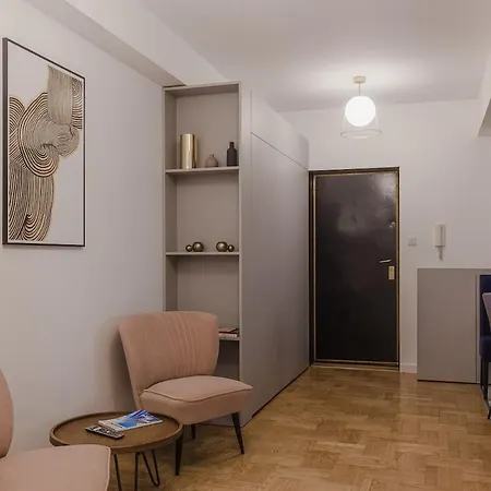 Zelazna 82-84 A By Homeprime Apartment *