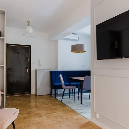 Amazing, Spacious In The Center! *