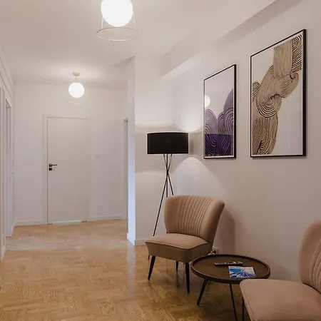 Amazing, Spacious In The Center! Daire