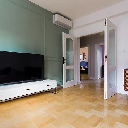 Amazing, Spacious In The Center!