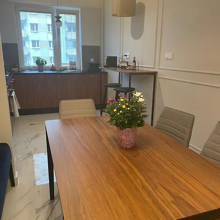 Daire Amazing, Spacious In The Center!