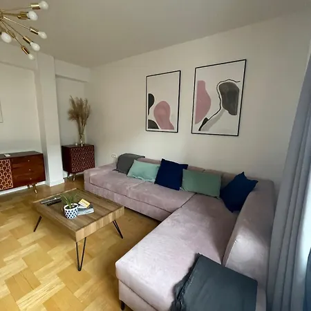 Amazing, Spacious In The Center! Apartment *