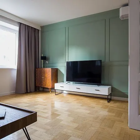 Amazing, Spacious In The Center! Daire