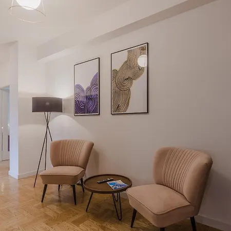 Amazing, Spacious In The Center! Apartment *