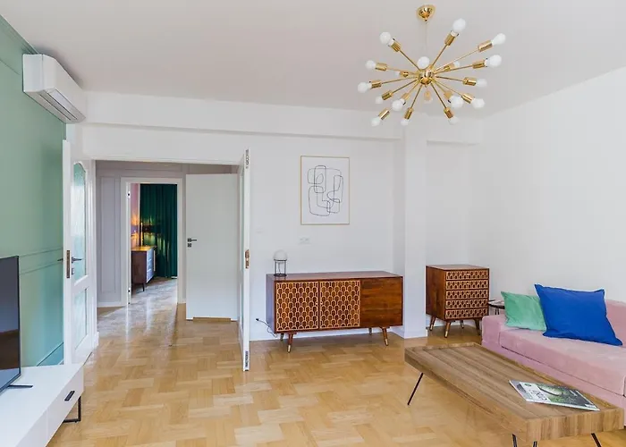 Amazing, Spacious In The Center! *