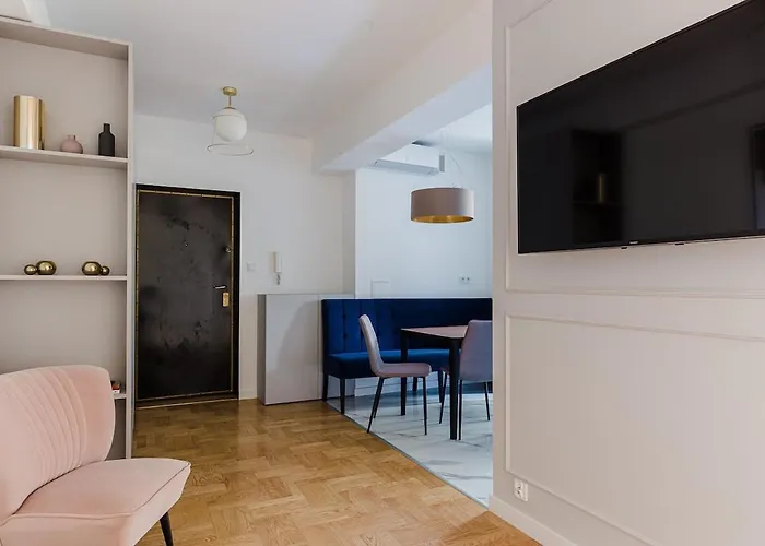 Amazing, Spacious In The Center! *