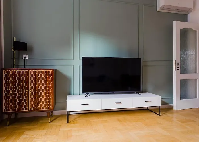 Amazing, Spacious In The Center! Apartment