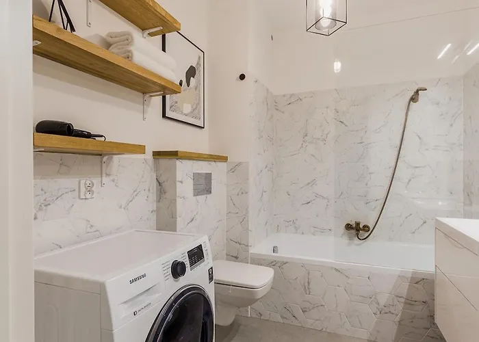 Amazing, Spacious In The Center! * Warsaw